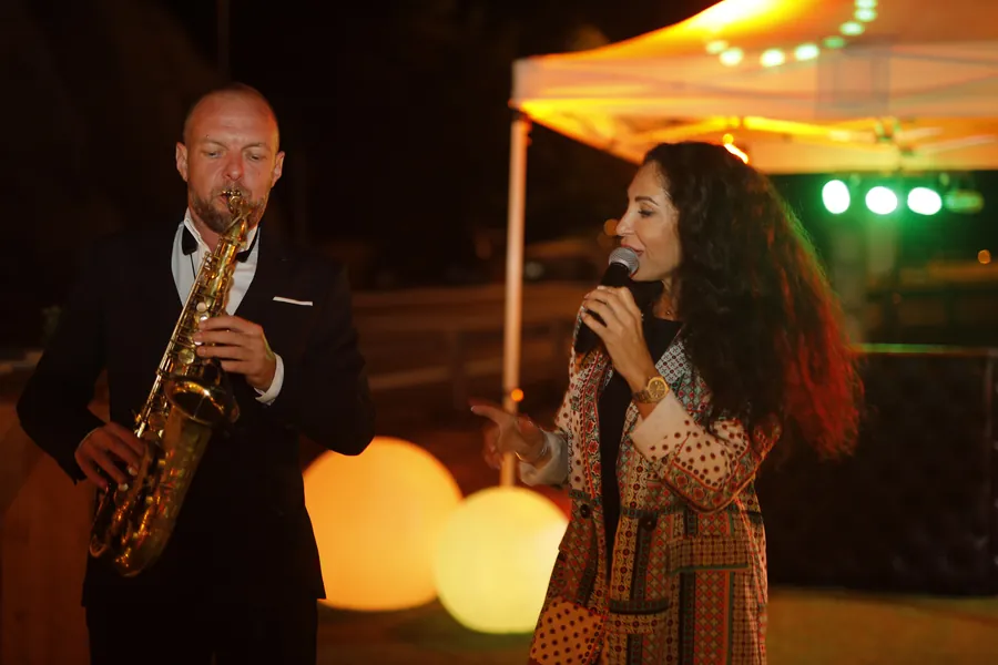 CRD Events 2022: singer and saxophonist duo during the evening
