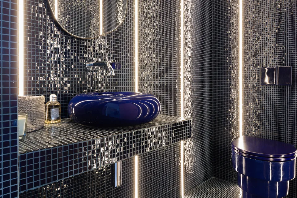 Aurea Apartment — The finishes and details of the shower room