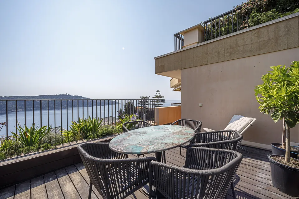 Azura Apartment — The terrace open to the Mediterranean horizon