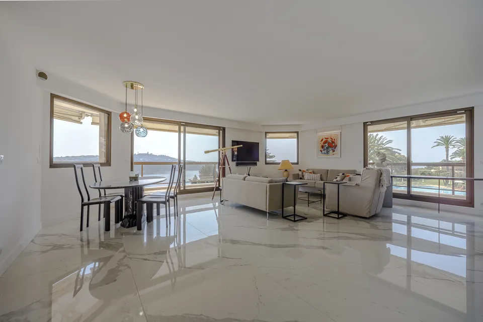 Appartement Azura — Le salon et la salle à manger en continuité