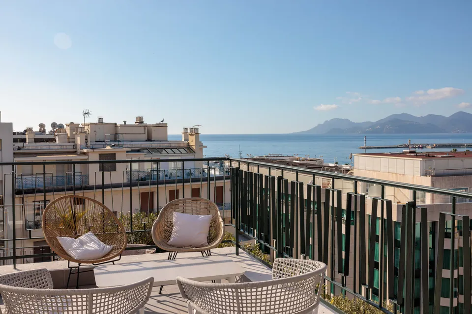 Sienna Apartment — The terrace facing the rooftops of Cannes