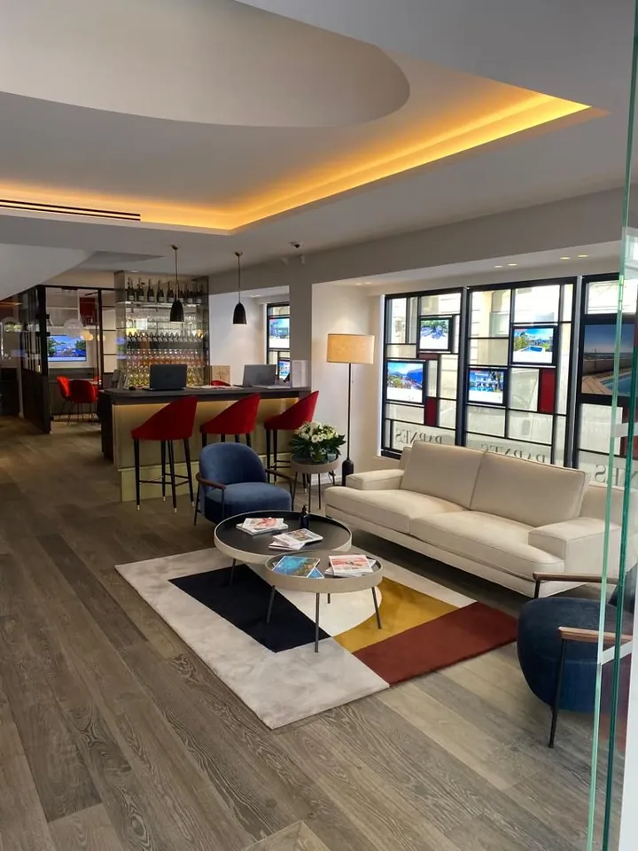 BARNES Cannes — The reception area and its fittings