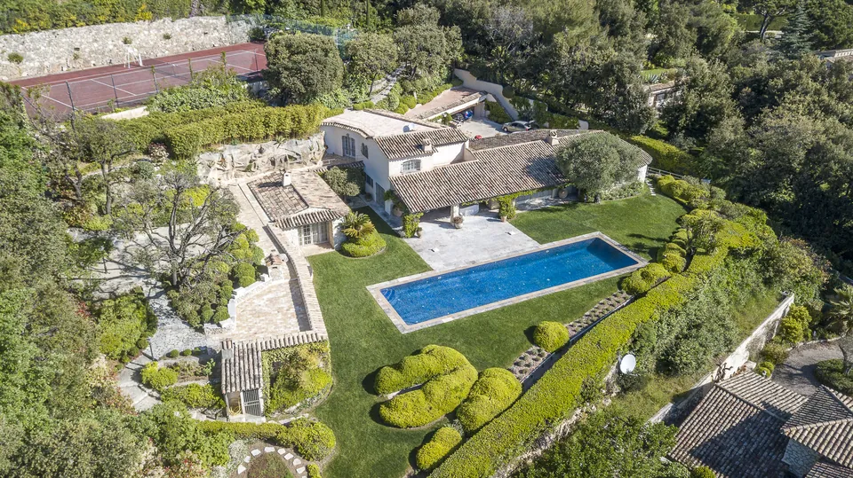 Domaine des Horizons — The property and its gardens seen from above