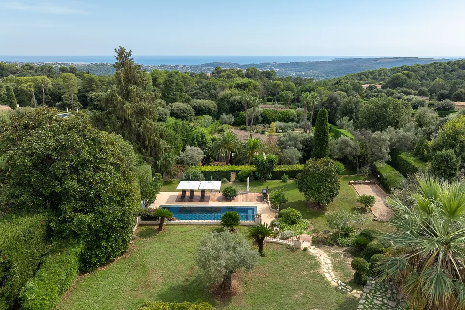 La Bastide — The property in its green setting