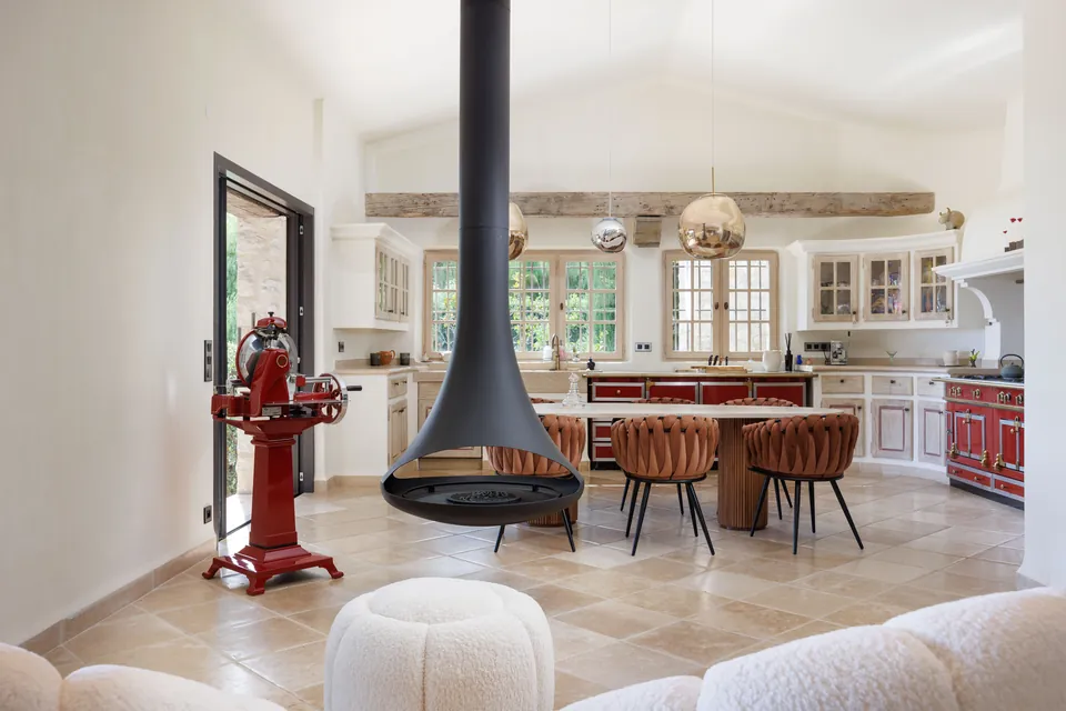 La Bastide — The kitchen and its colourful details