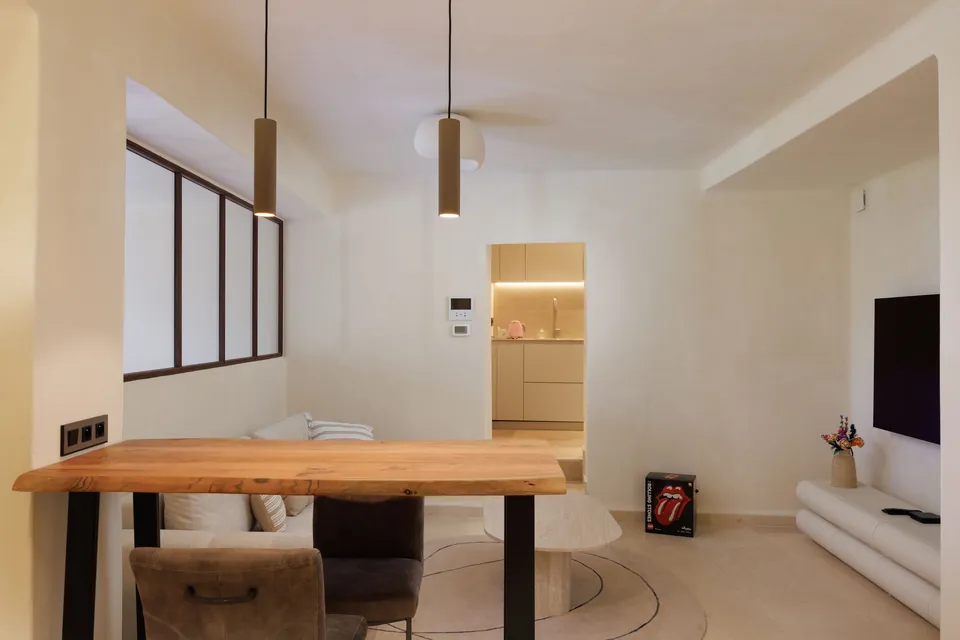 La Bastide — The staircase and its contemporary lines