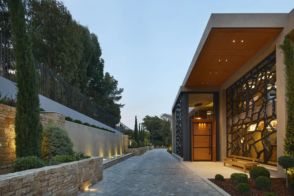 La Réserve — The outdoor perspectives of the property
