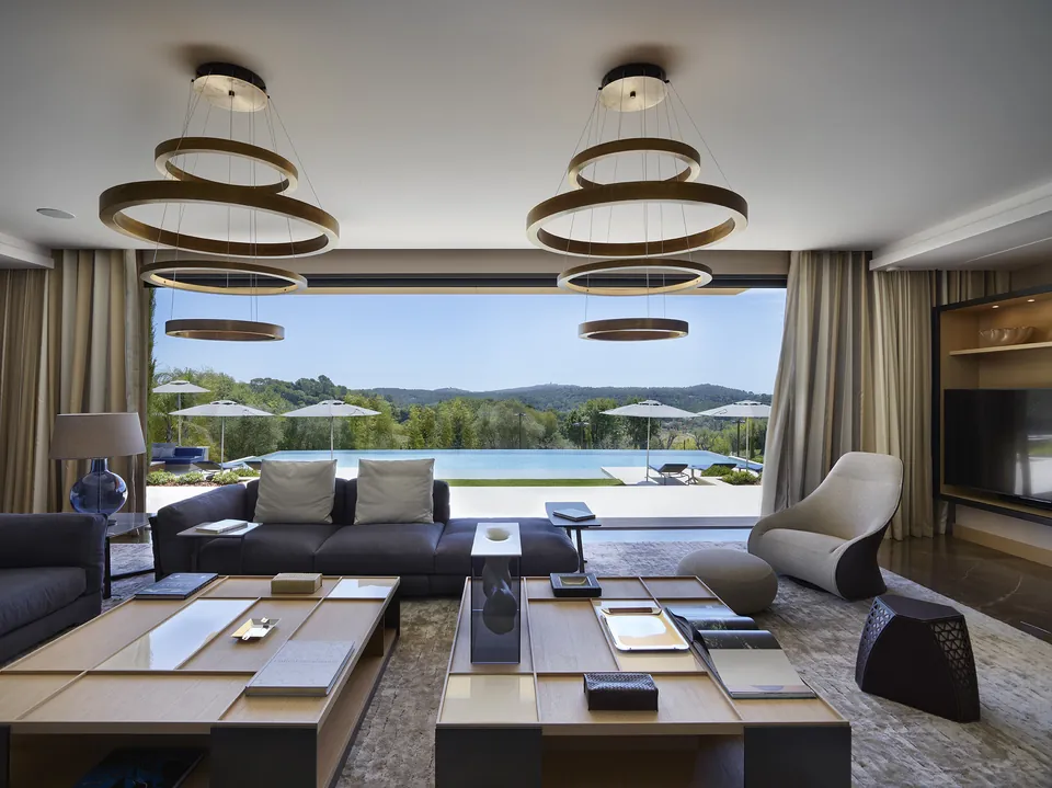 La Réserve — The living room and its views over the landscape