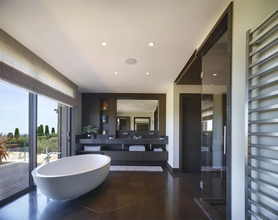 La Réserve — The suite and its openings onto the garden