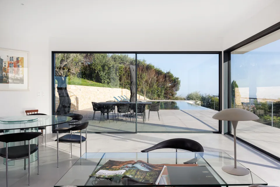 Villa Aélys — The living room and the large glazed bays