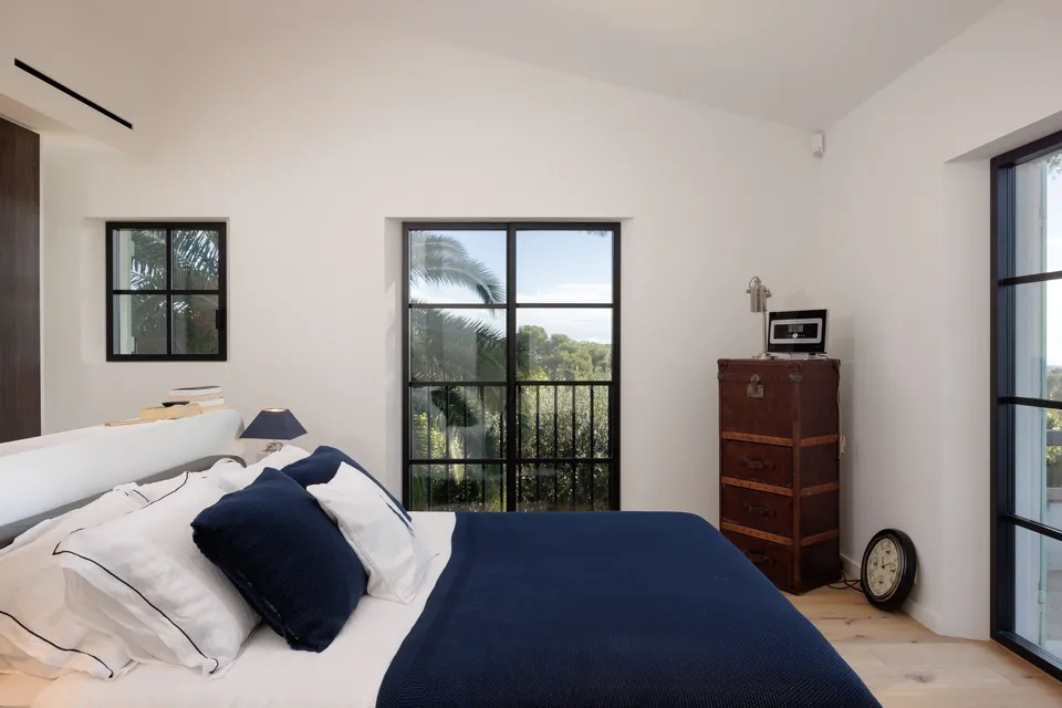 Villa Olivine — The bedroom in soft tones