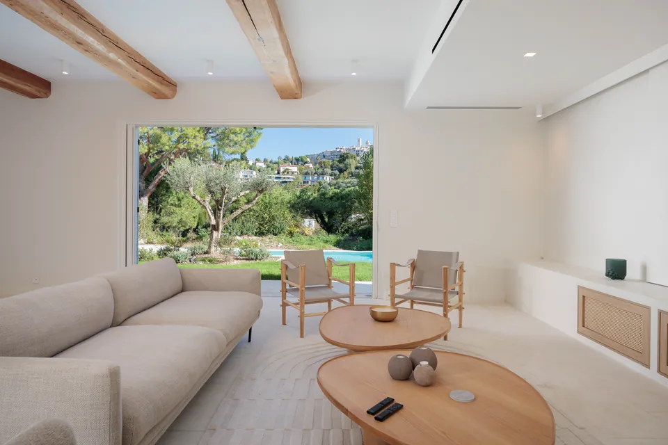 Villa Perla — The living room opening onto the garden