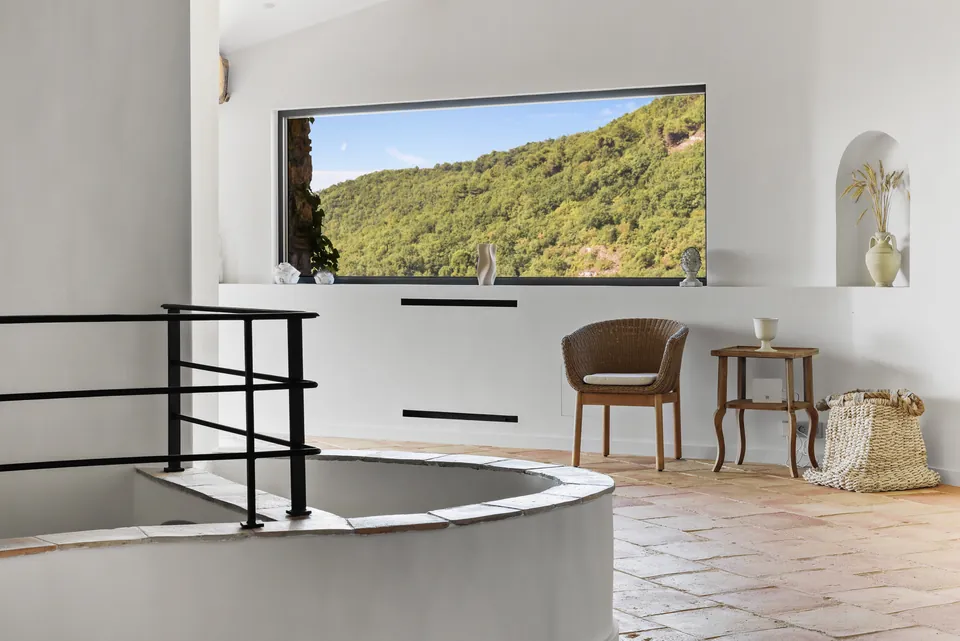 Villa Sola — The staircase and its curved lines