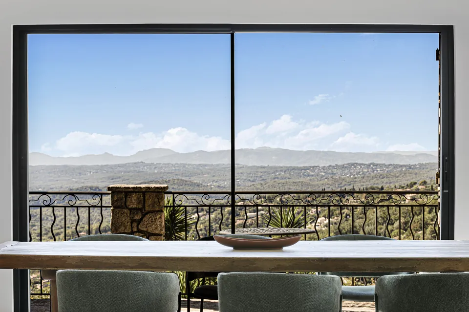 Villa Sola — The terrace facing the panorama