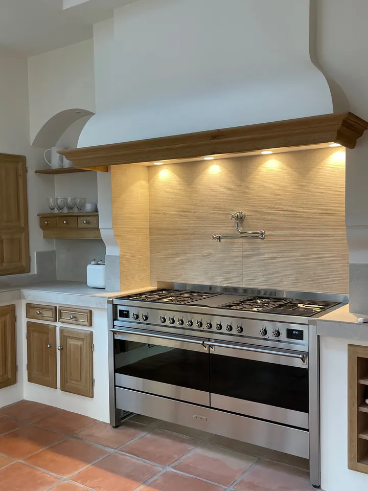 Villa Varon — The kitchen and its warm tones